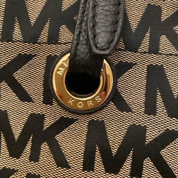 Michael Kors monogram tote - Picture 4 of 8